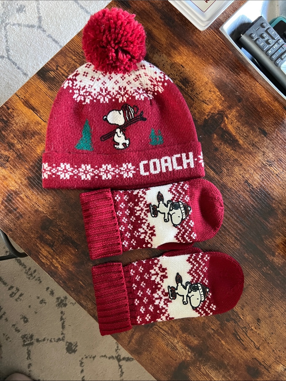 Coach x Peanuts Hat/Mitten set